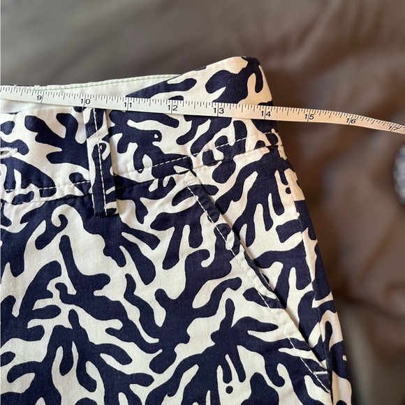 Lilly Pulitzer The Callahan Short. Size 00. Navy & White. Reef Cotton Chino - Picture 8 of 11